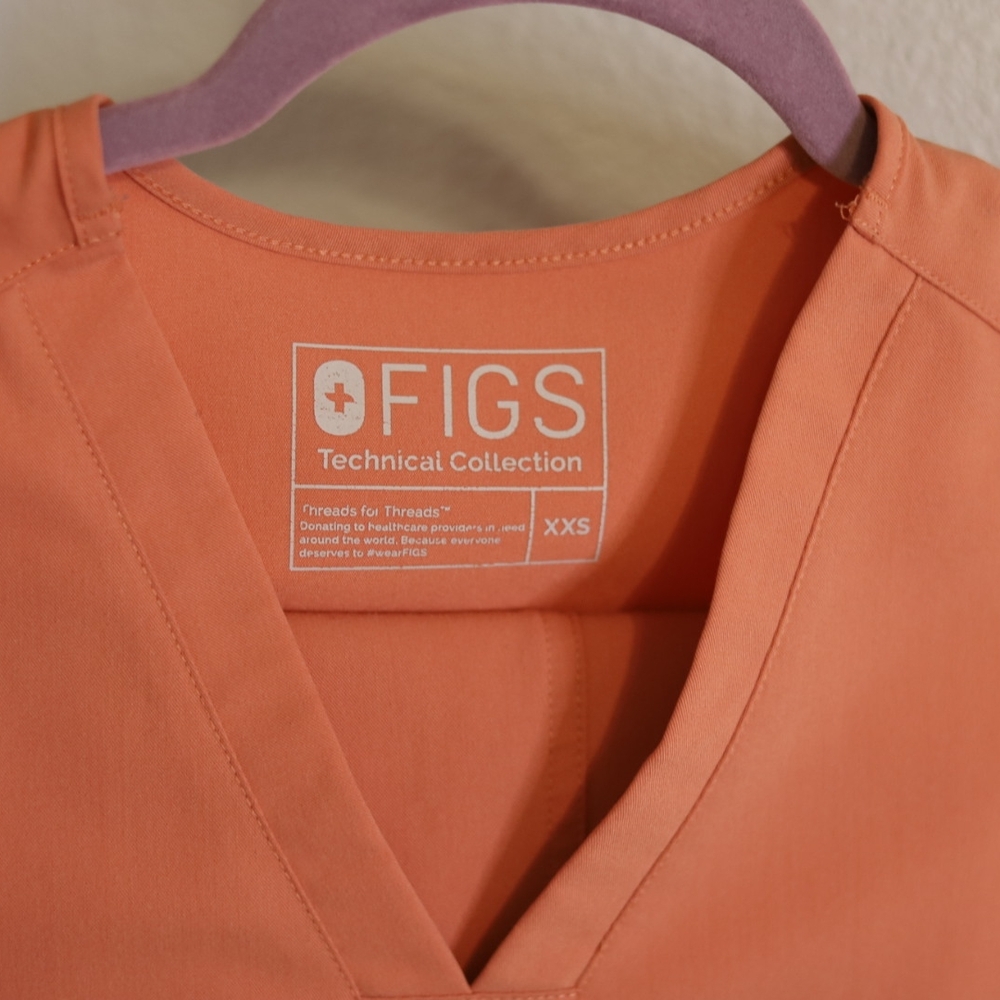 Figs Scrub Set Coral Pink Fitted Short Sleeve Scrub Top And Scrub Pant - Picture 5 of 5
